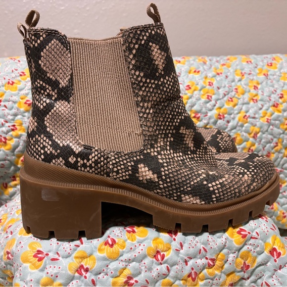 Snake Print Ankle Boots with Chunky Heel - Picture 2 of 3